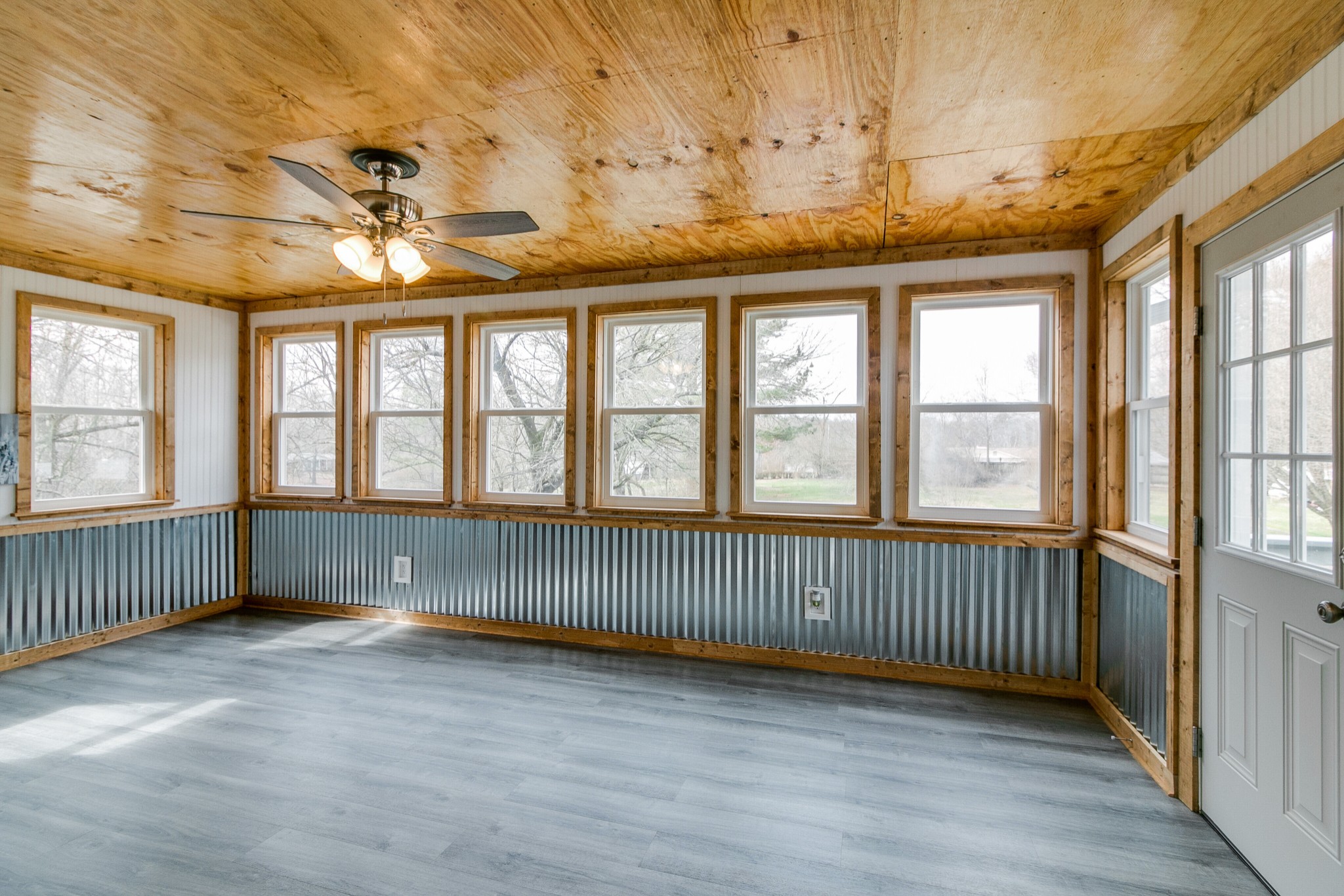Listing photo id 16 for 5188 Elwood Road