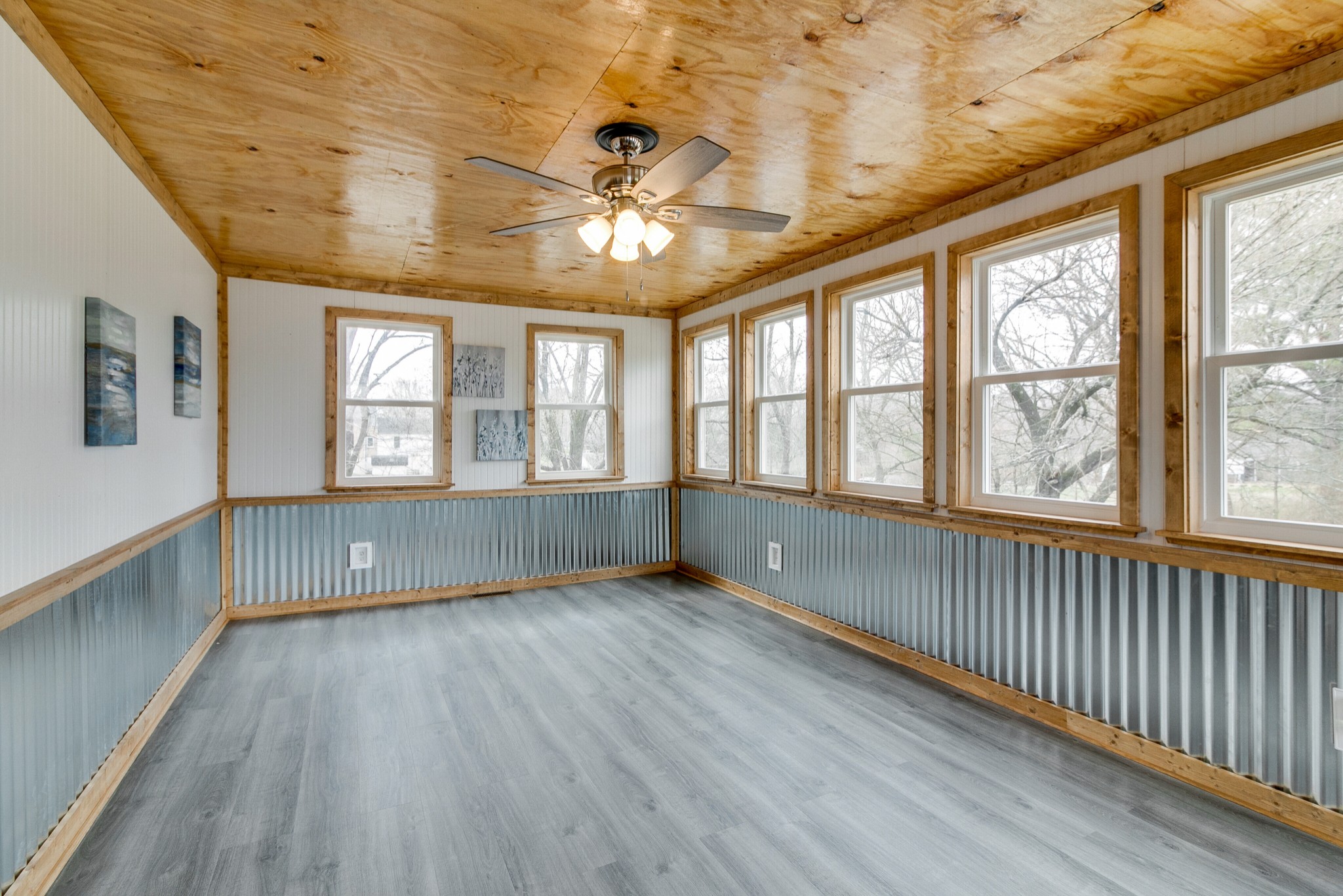 Listing photo id 17 for 5188 Elwood Road