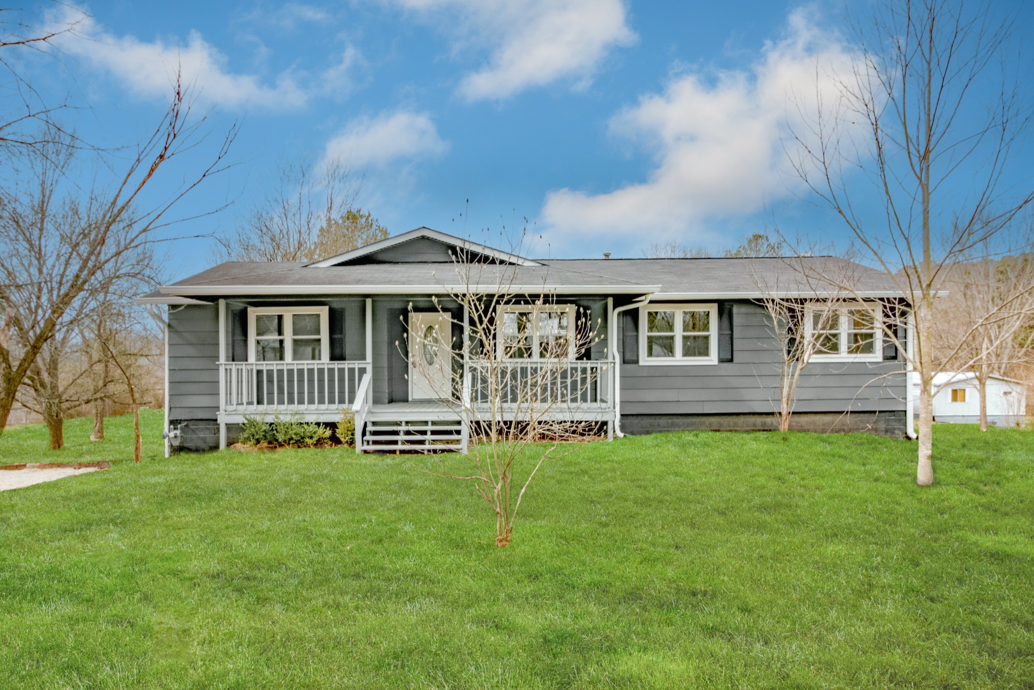 Listing photo id 0 for 5188 Elwood Road
