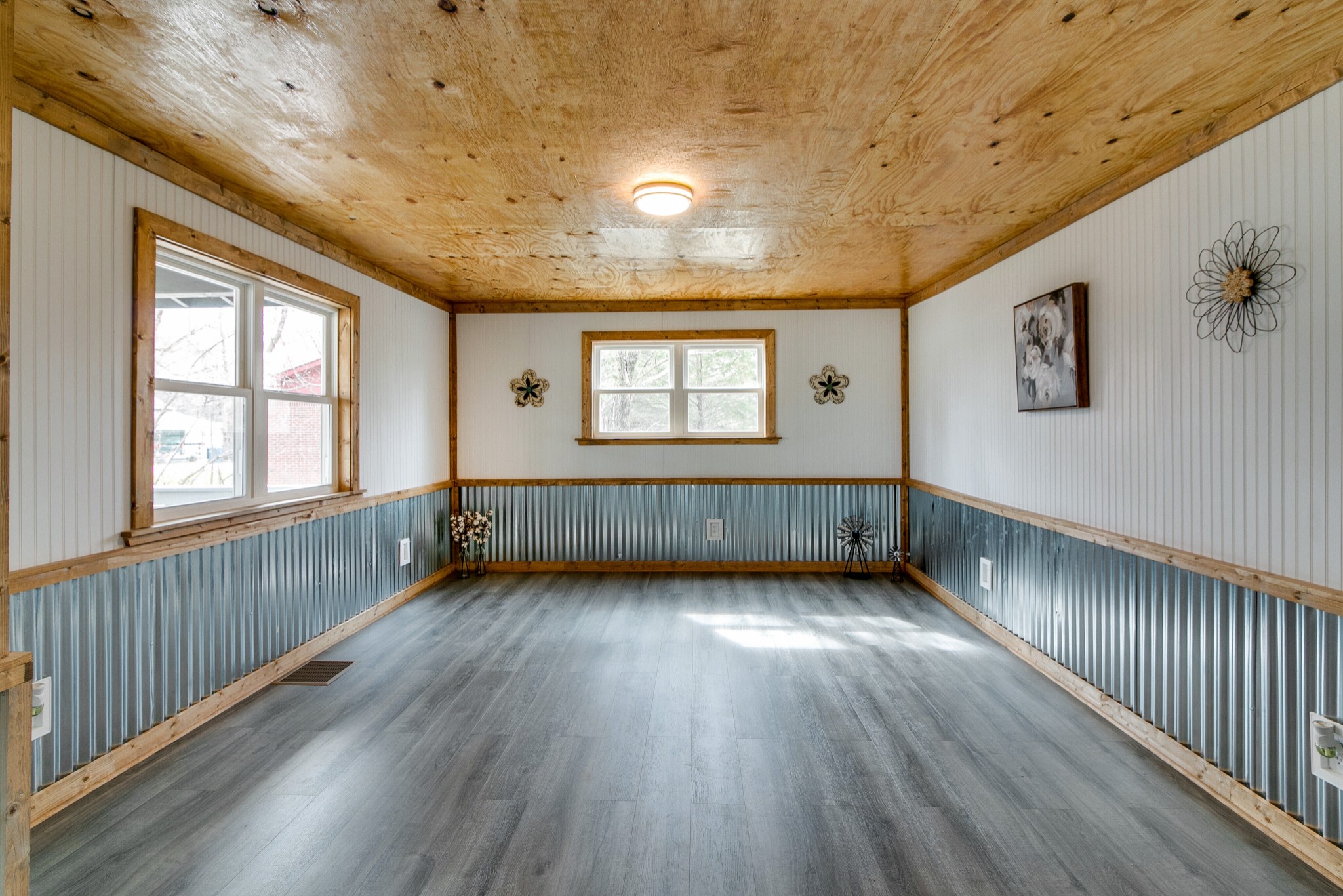 Listing photo id 4 for 5188 Elwood Road