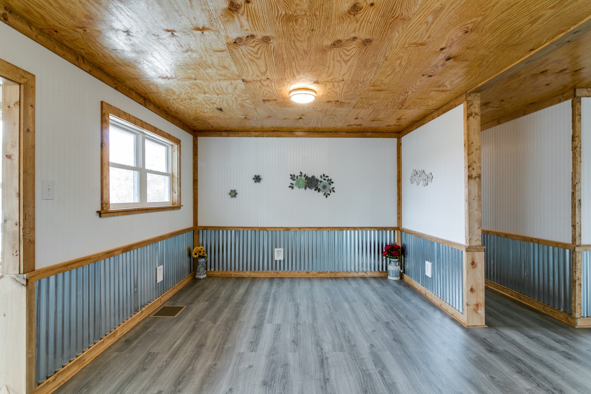 Listing photo id 7 for 5188 Elwood Road