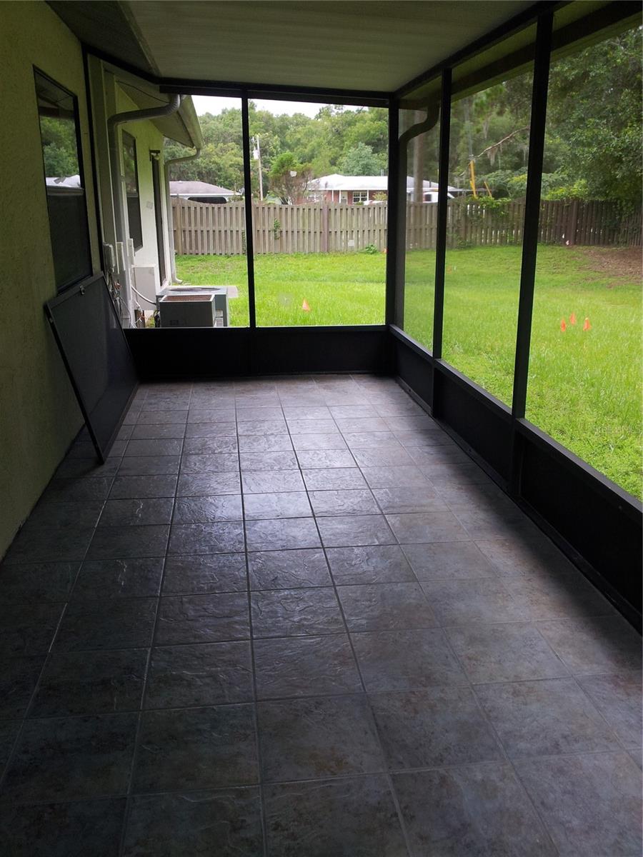 Listing photo id 8 for 503 Whispering Pines Boulevard