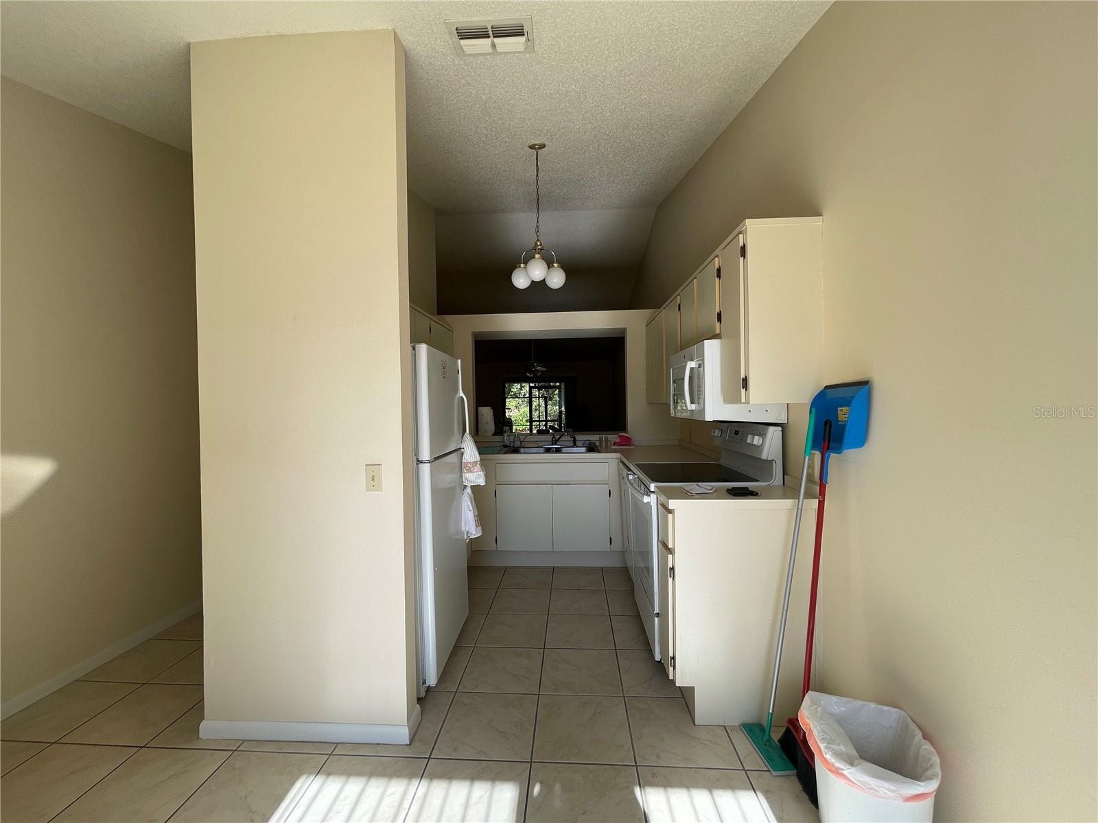 Listing photo id 1 for 503 Whispering Pines Boulevard