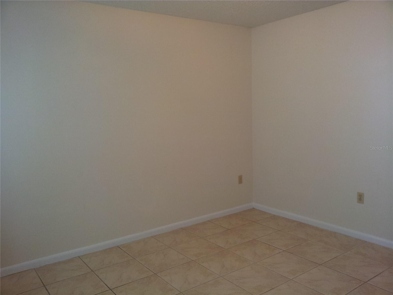 Listing photo id 4 for 503 Whispering Pines Boulevard