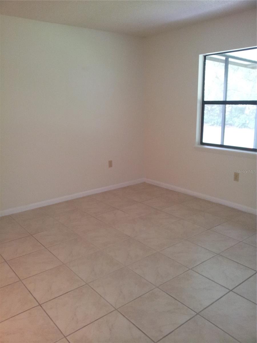 Listing photo id 5 for 503 Whispering Pines Boulevard