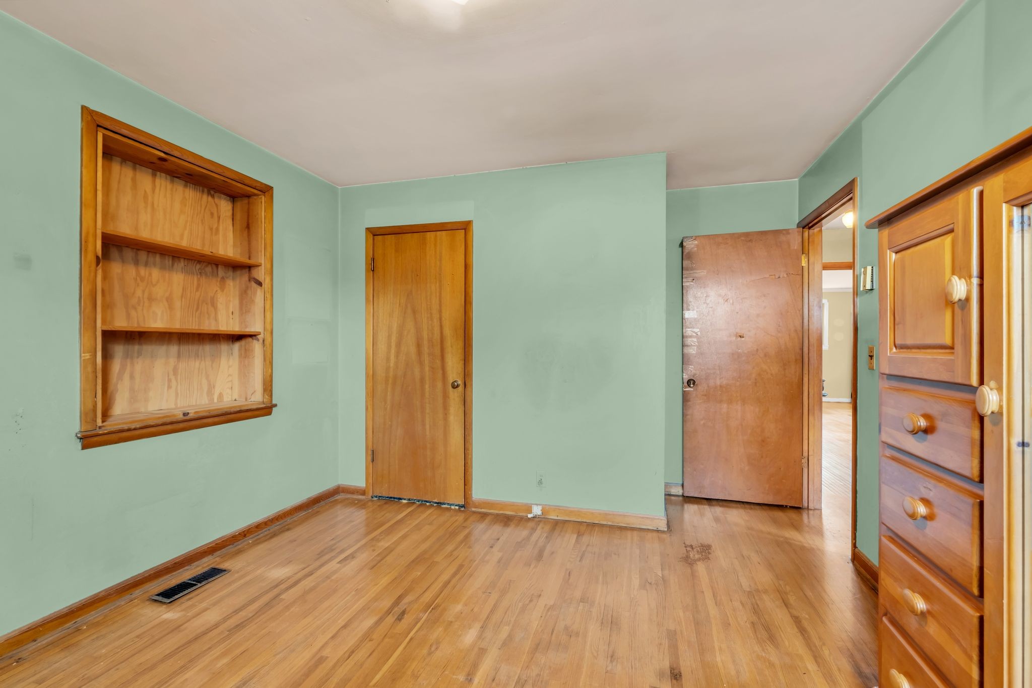 Image 14 of 59 For 6836 112th Street