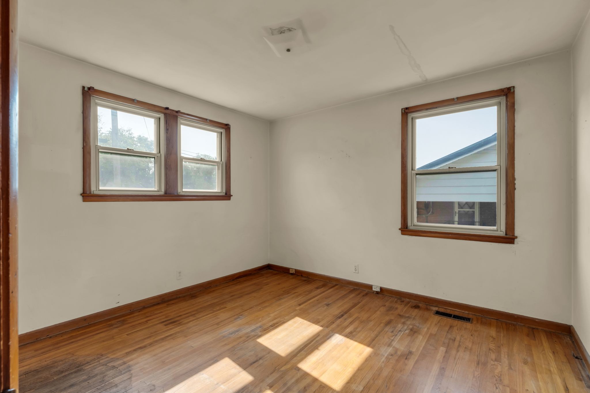 Image 15 of 59 For 6836 112th Street