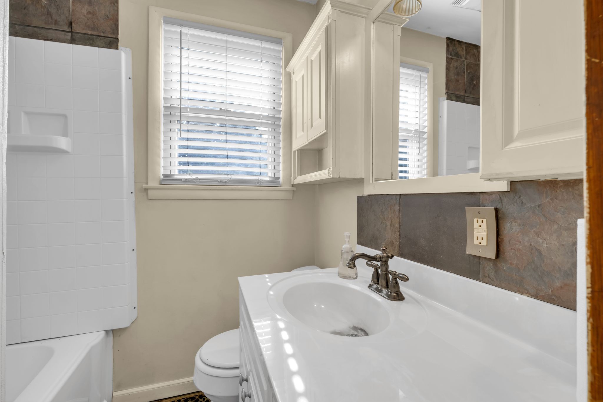 Image 17 of 59 For 6836 112th Street