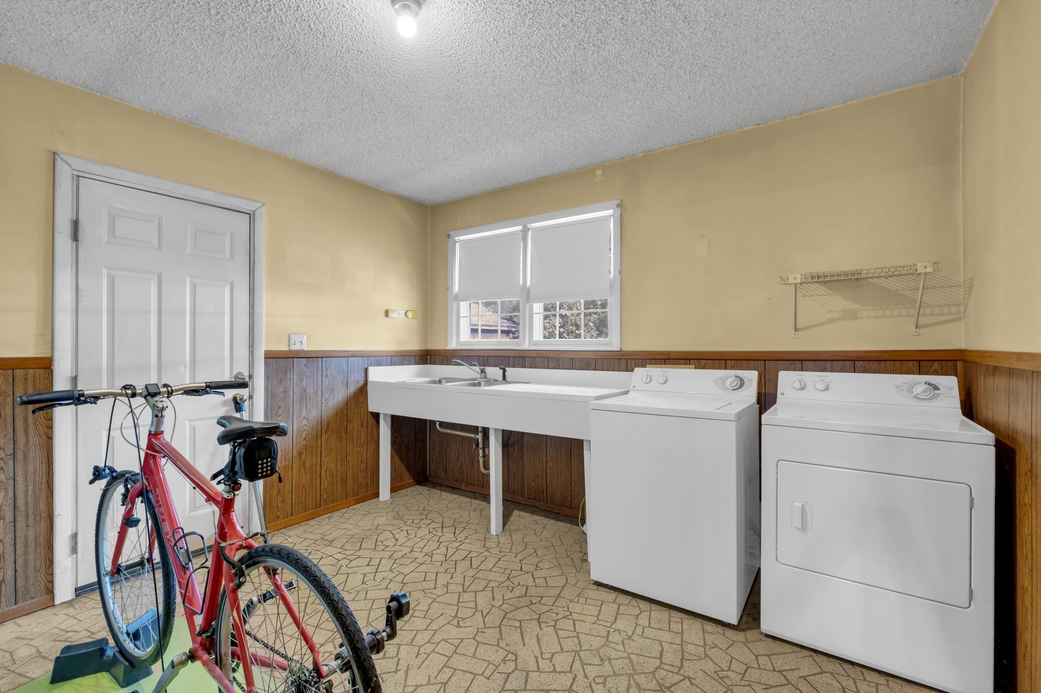Image 22 of 59 For 6836 112th Street
