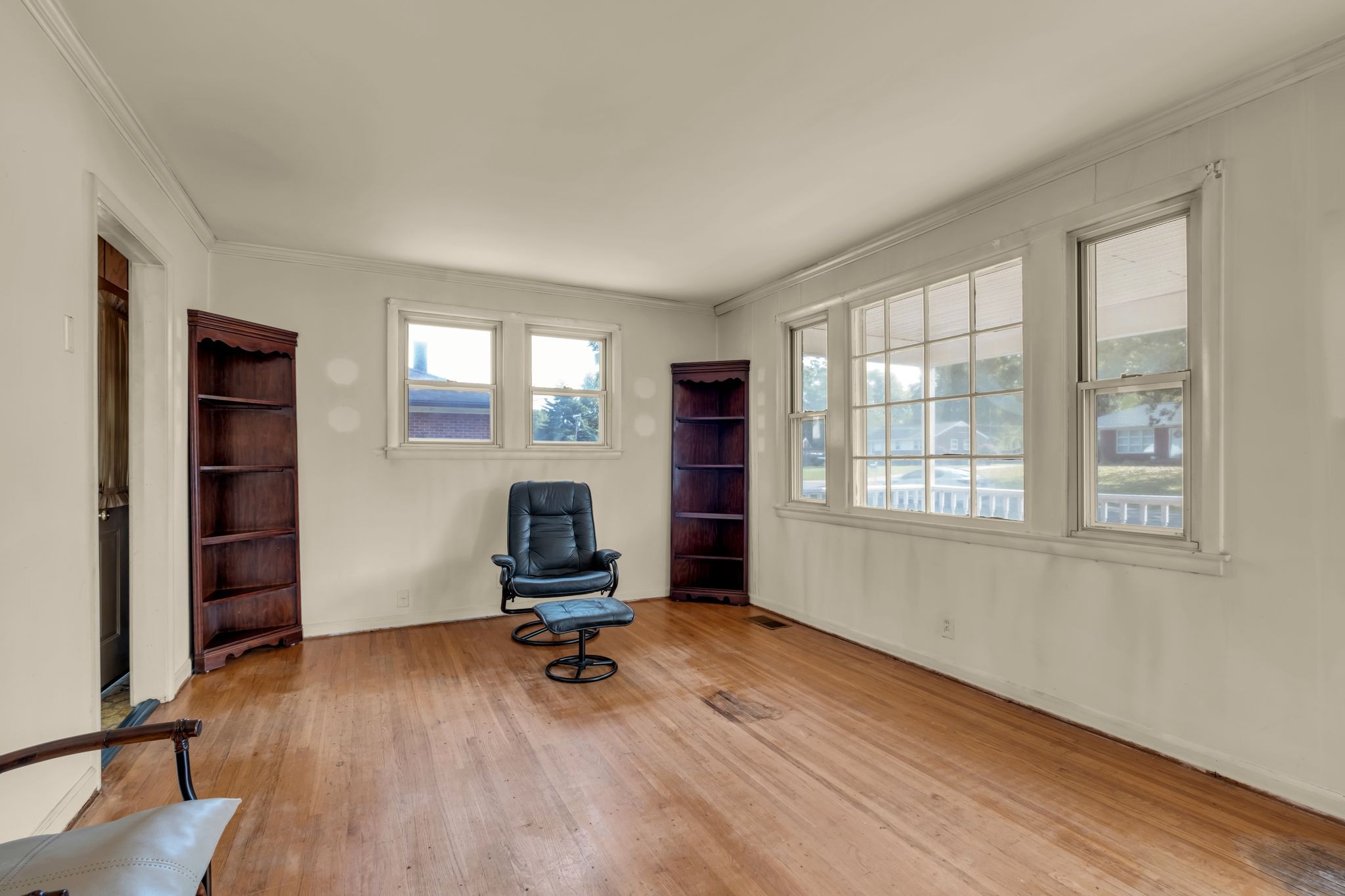 Image 6 of 59 For 6836 112th Street