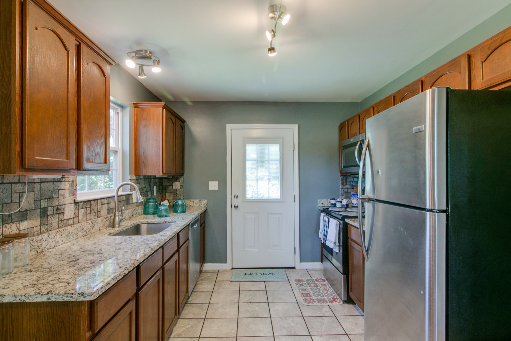 Listing photo id 0 for 3503 Westcove Court