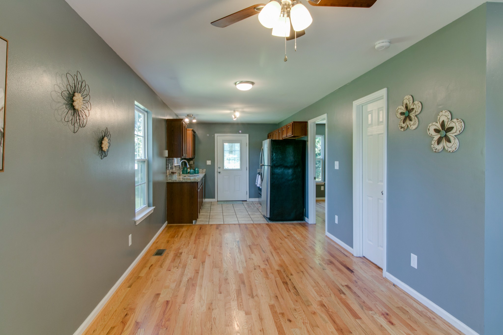 Listing photo id 4 for 3503 Westcove Court
