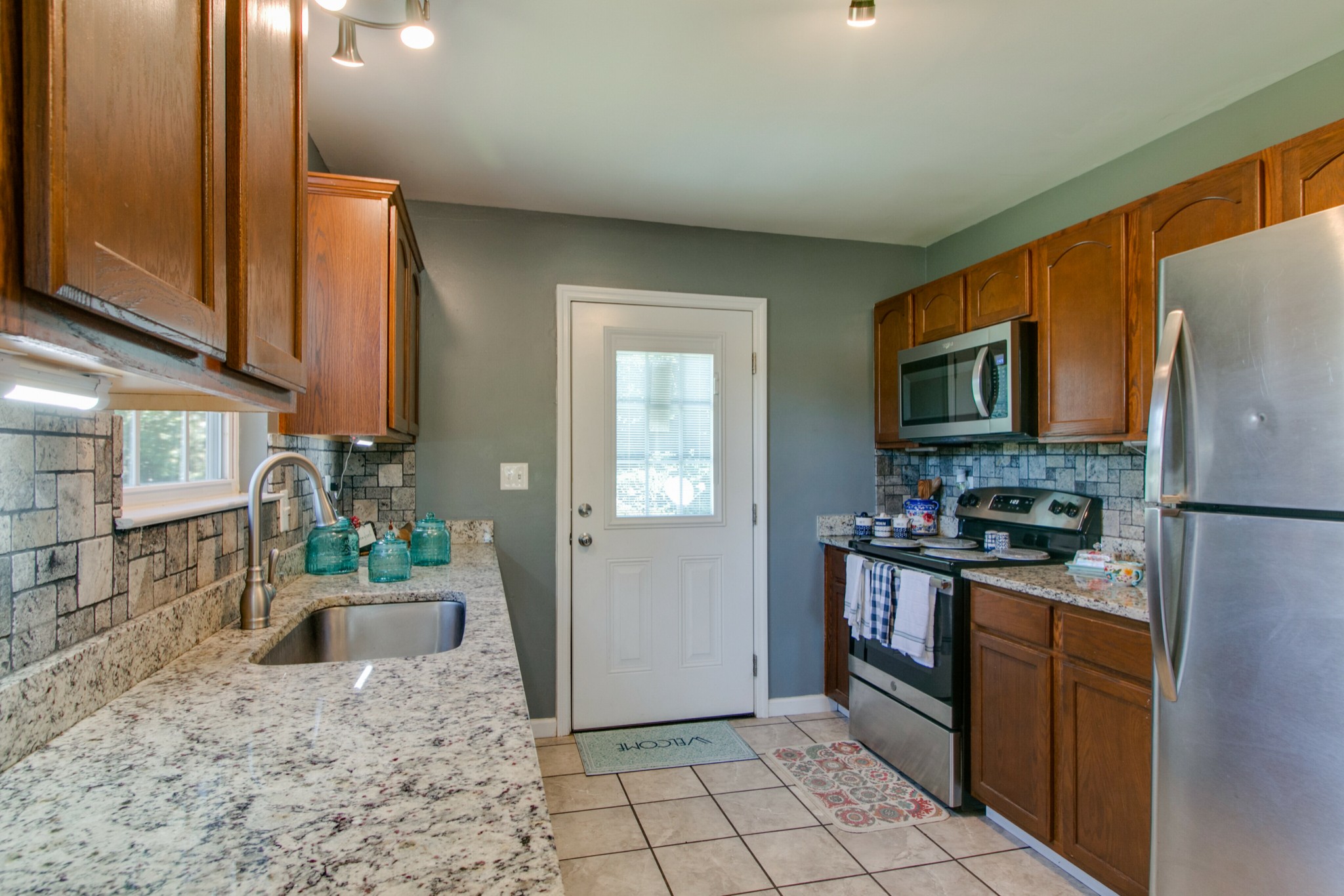 Listing photo id 5 for 3503 Westcove Court