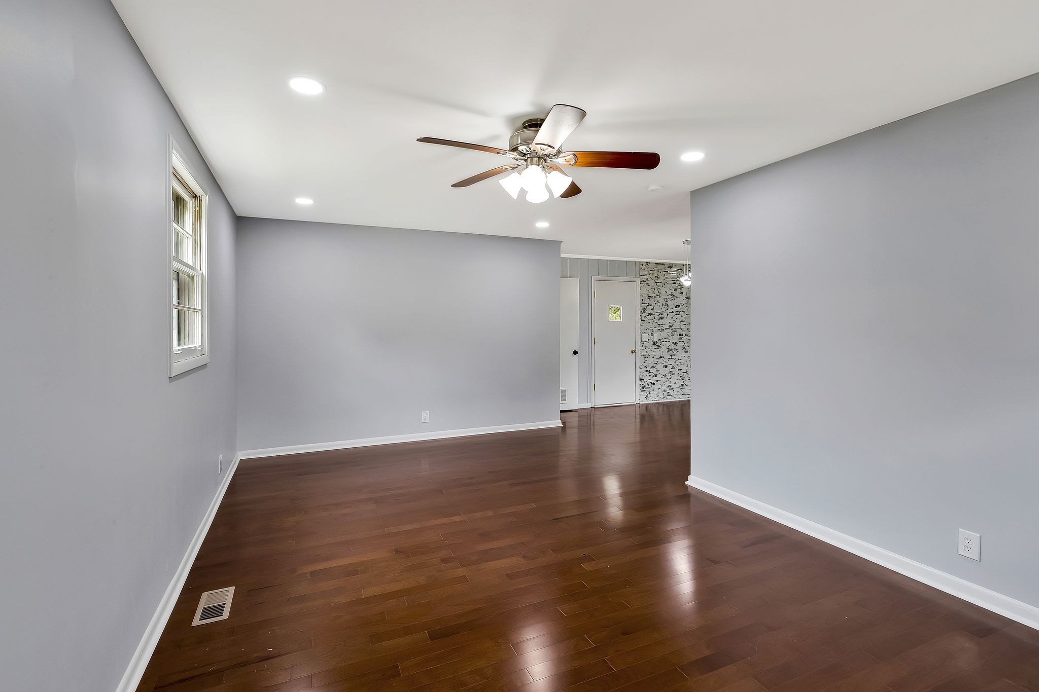Image 10 of 19 For 10426 133rd Avenue