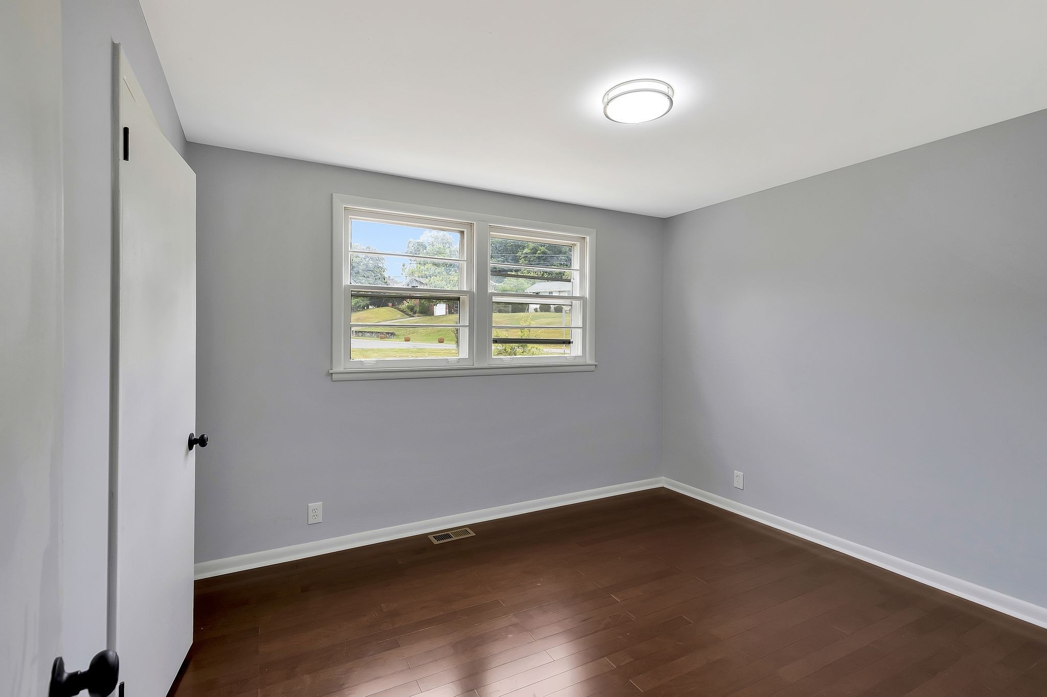 Image 11 of 19 For 10426 133rd Avenue