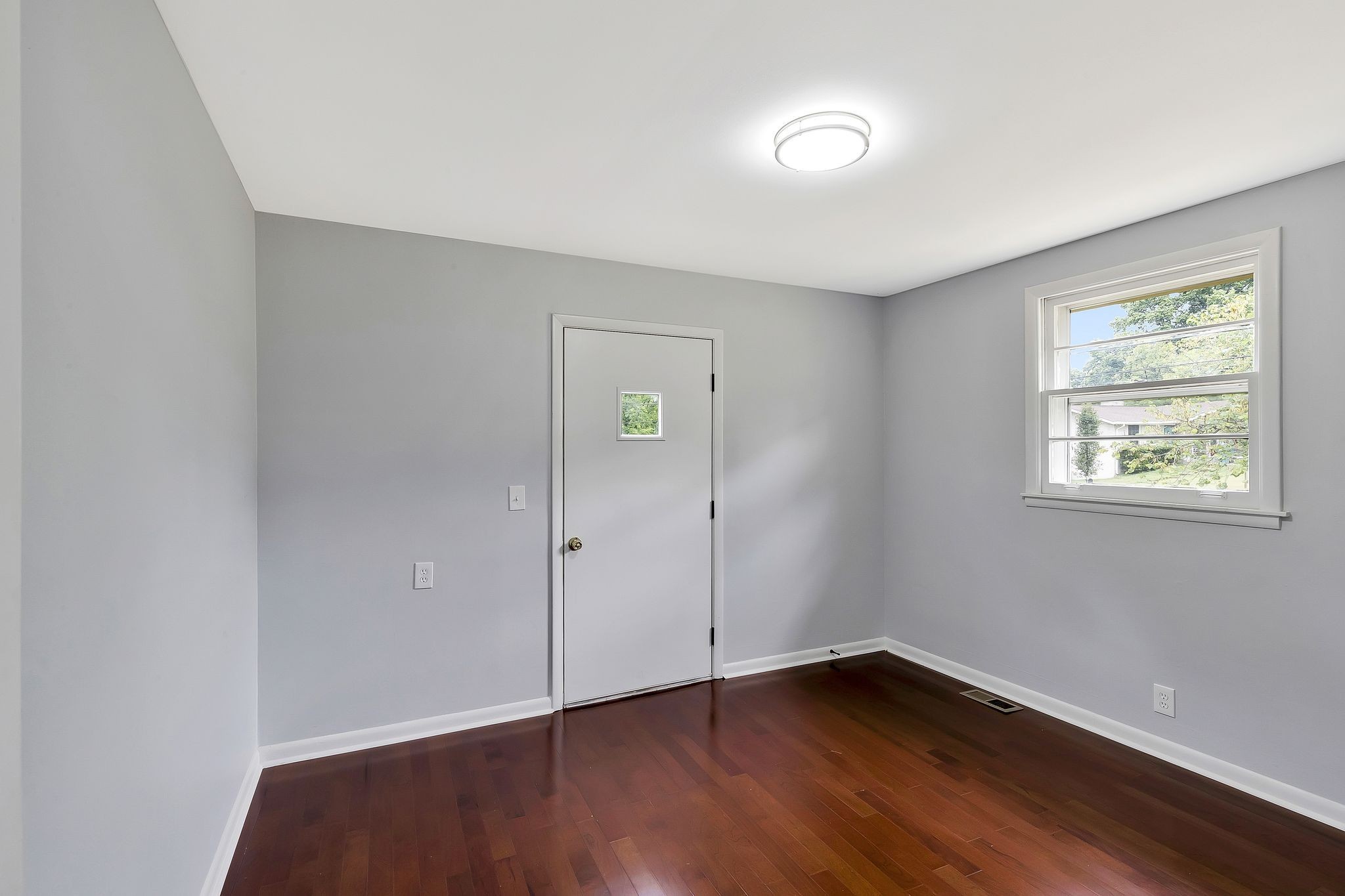 Image 18 of 19 For 10426 133rd Avenue