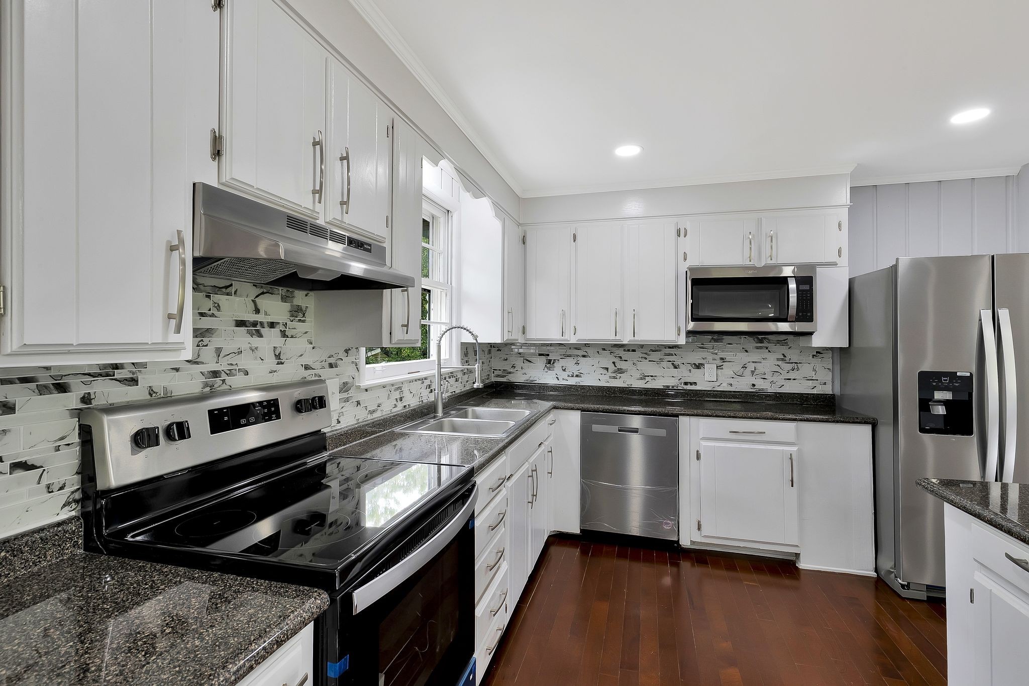 Image 8 of 19 For 10426 133rd Avenue