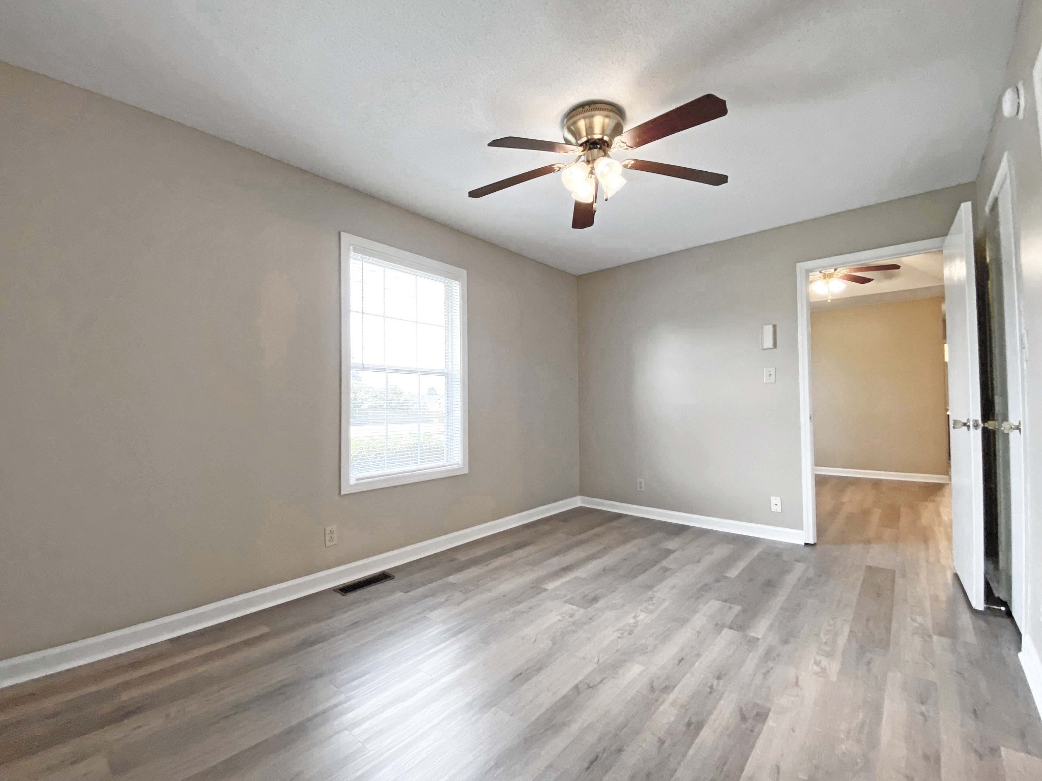 Image 21 of 43 For 13855 27th Avenue