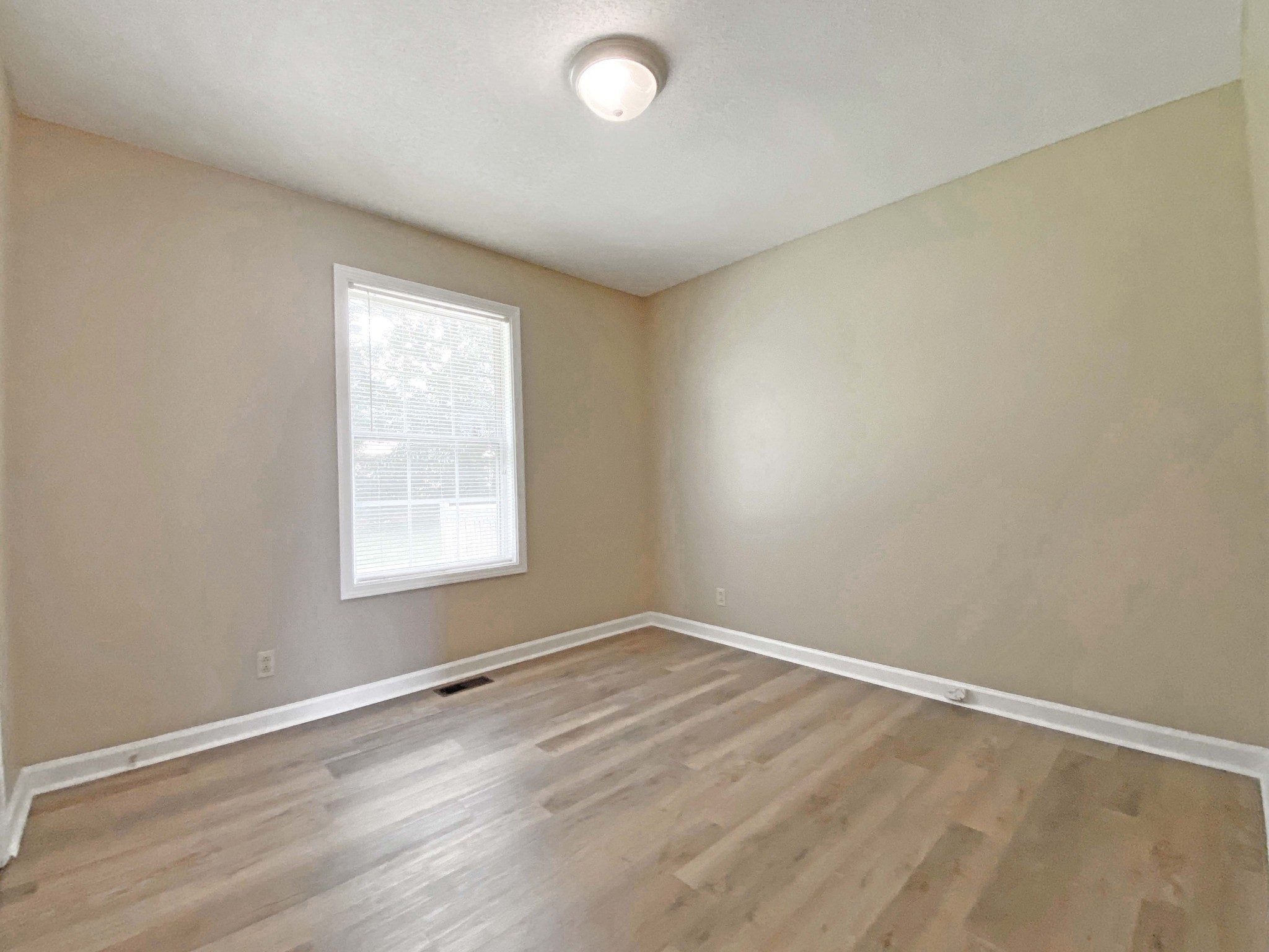 Image 30 of 43 For 13855 27th Avenue