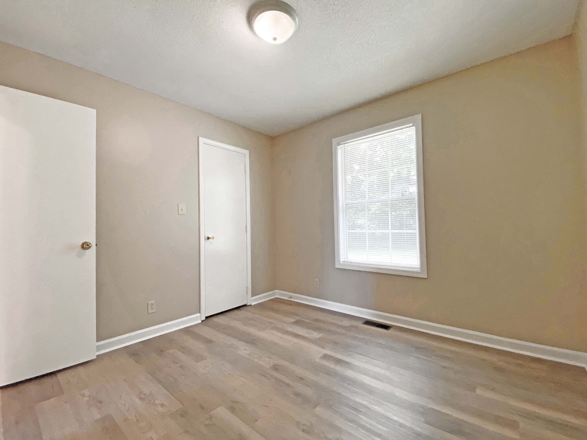 Image 31 of 43 For 13855 27th Avenue