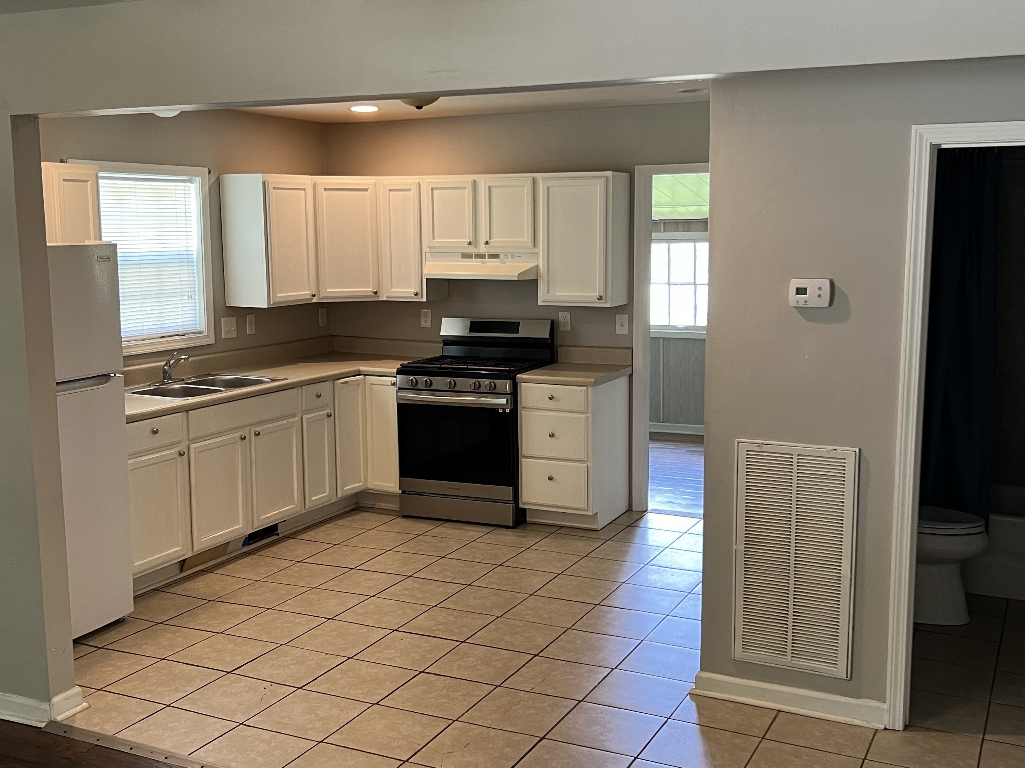 Image 3 of 8 For 3273 27th Avenue