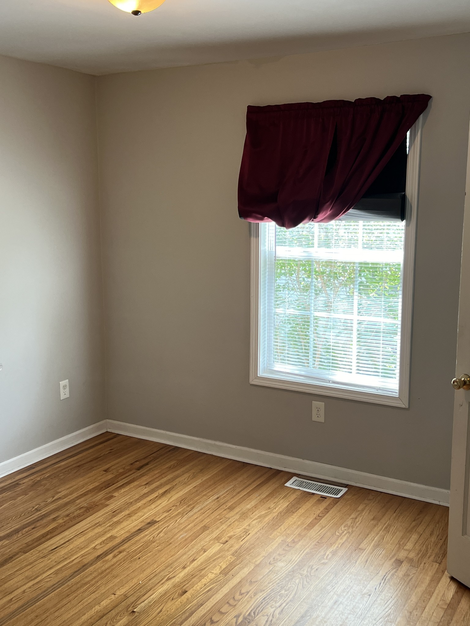 Image 7 of 8 For 3273 27th Avenue