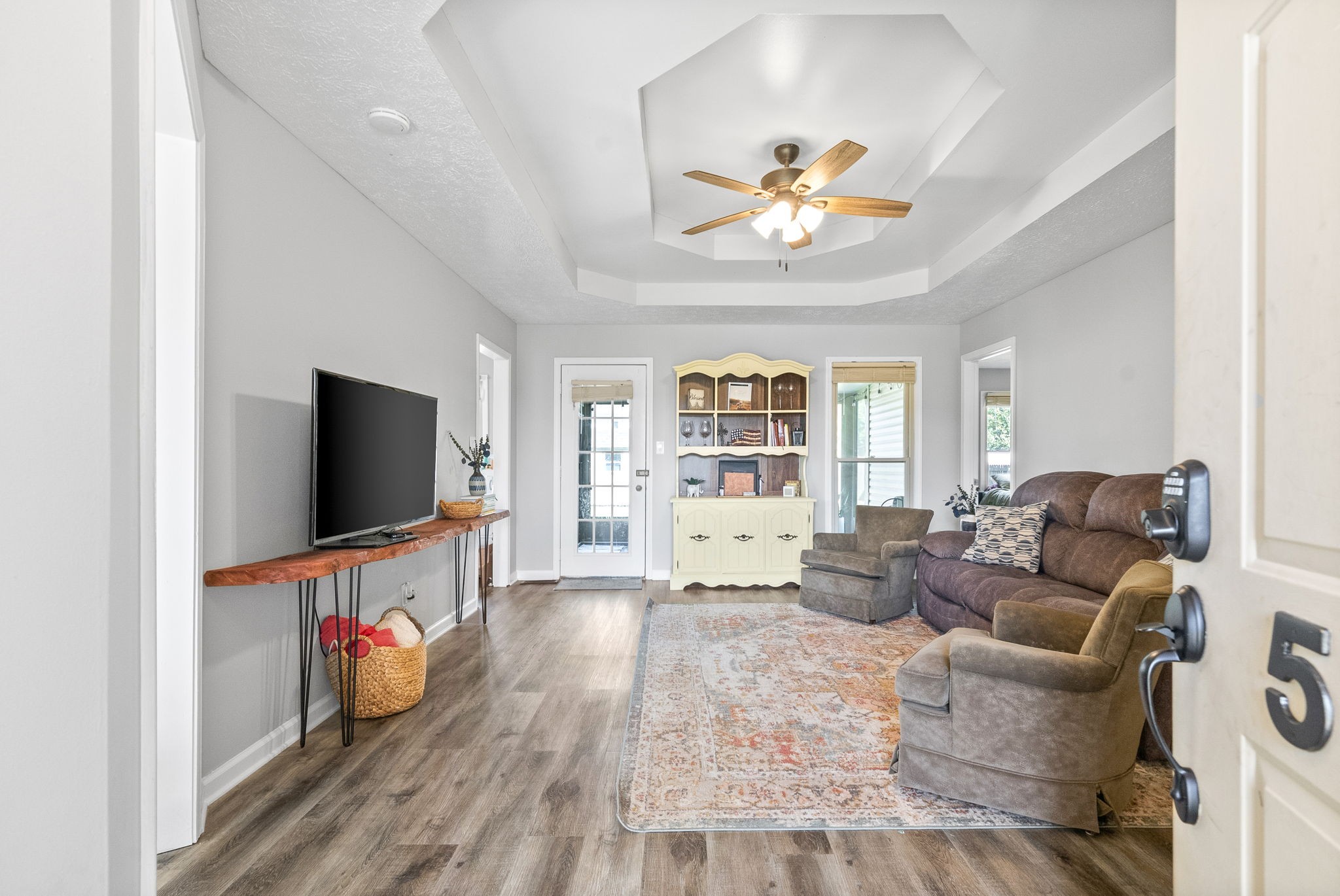 Image 6 of 100 For 400 90th Street