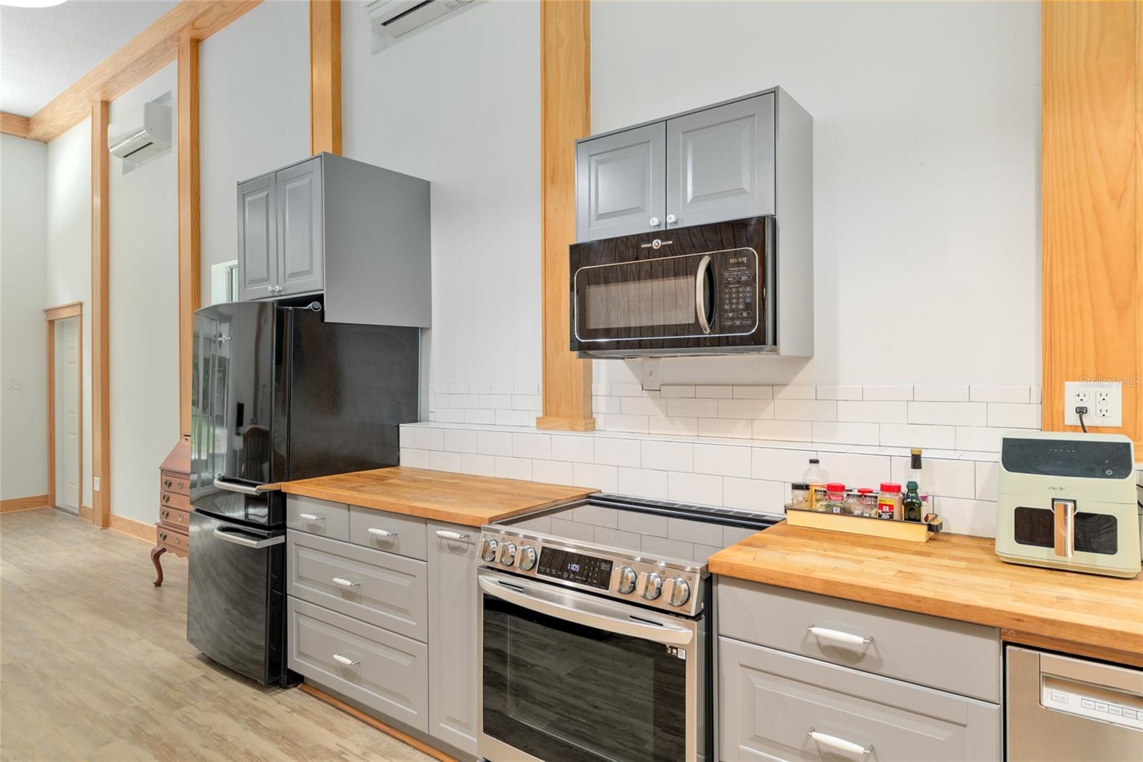 Image 71 of 100 For 400 90th Street