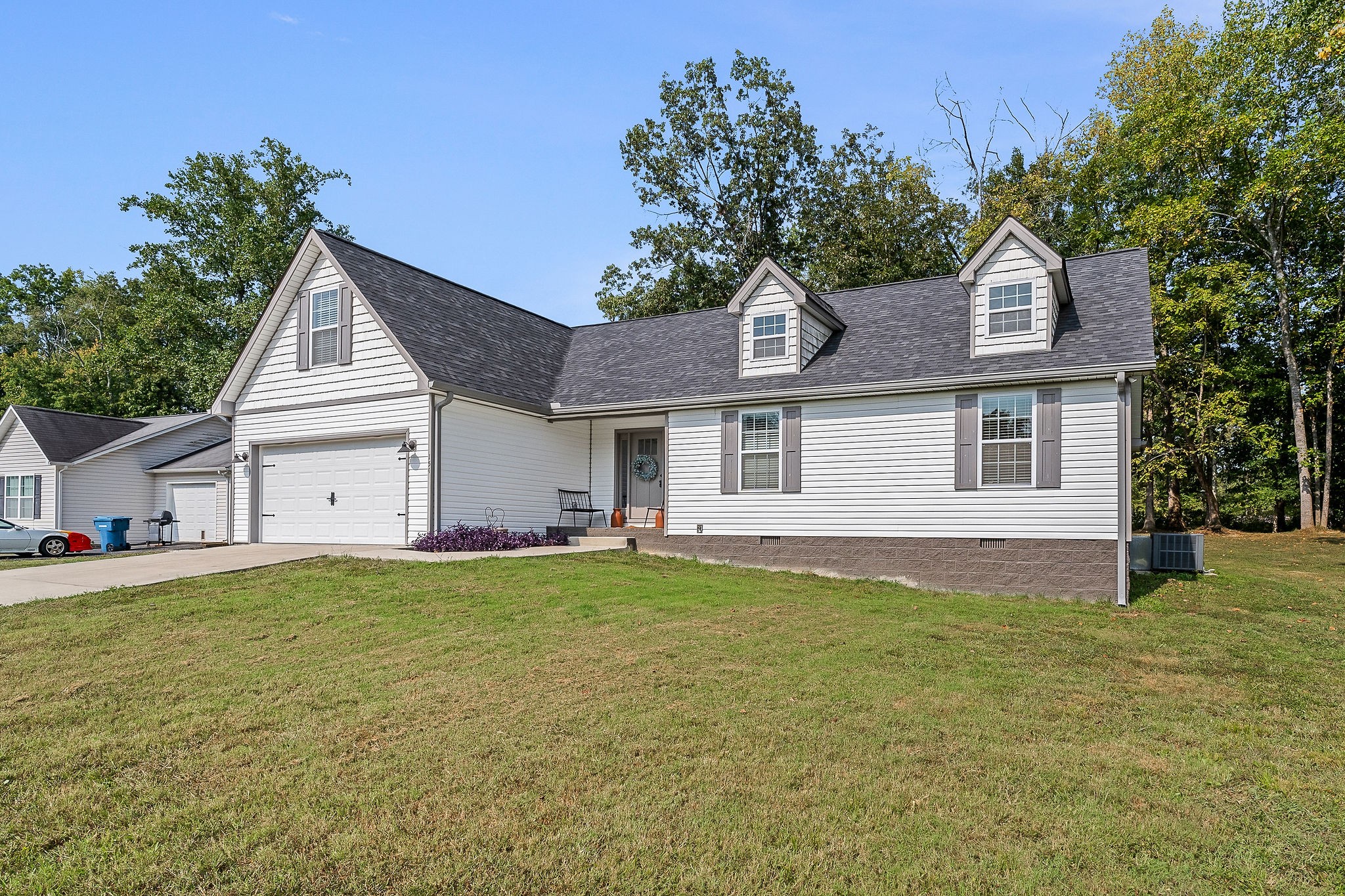 Image 3 of 75 For 260 Country Circle Drive W