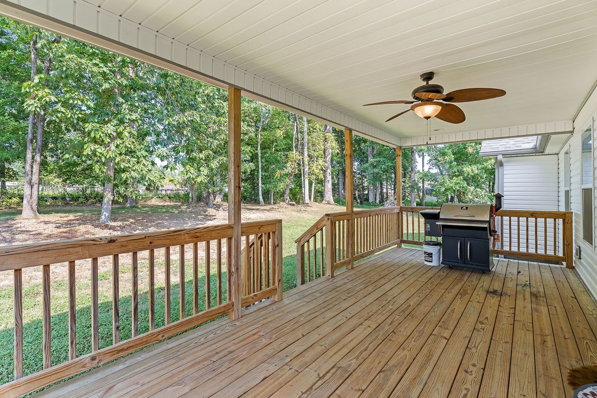 Image 30 of 75 For 260 Country Circle Drive W
