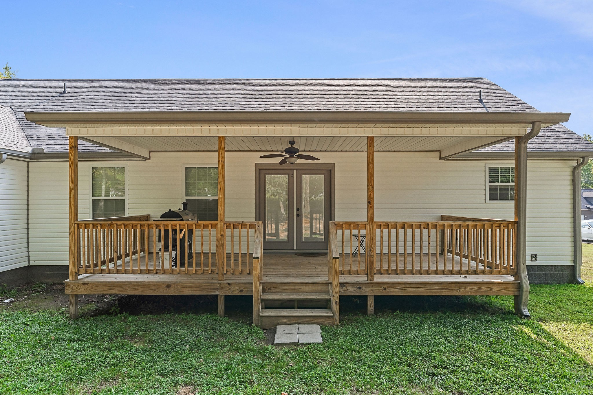 Image 33 of 75 For 260 Country Circle Drive W