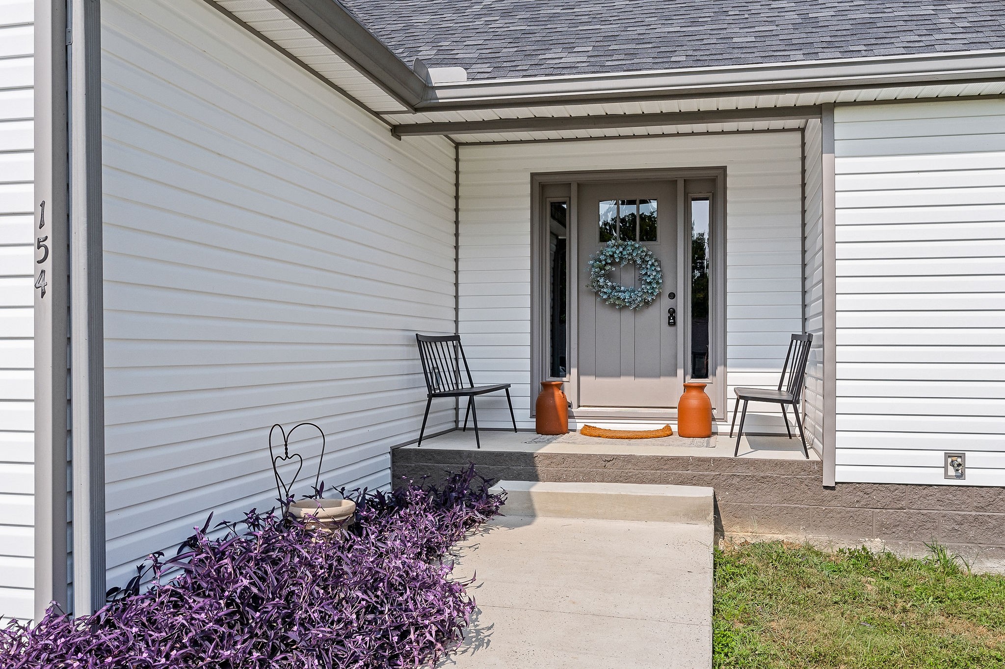 Image 4 of 75 For 260 Country Circle Drive W