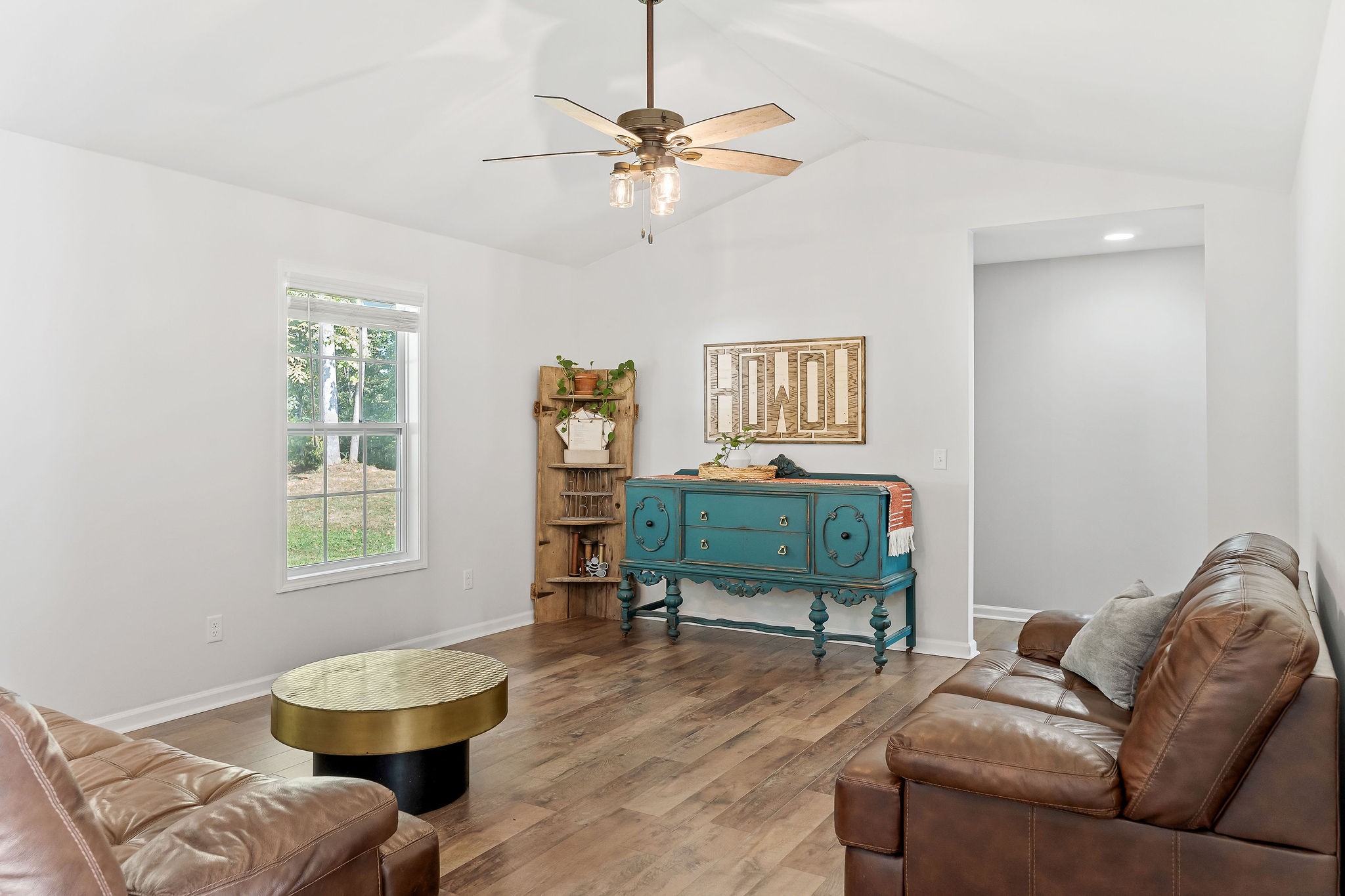 Image 6 of 75 For 260 Country Circle Drive W