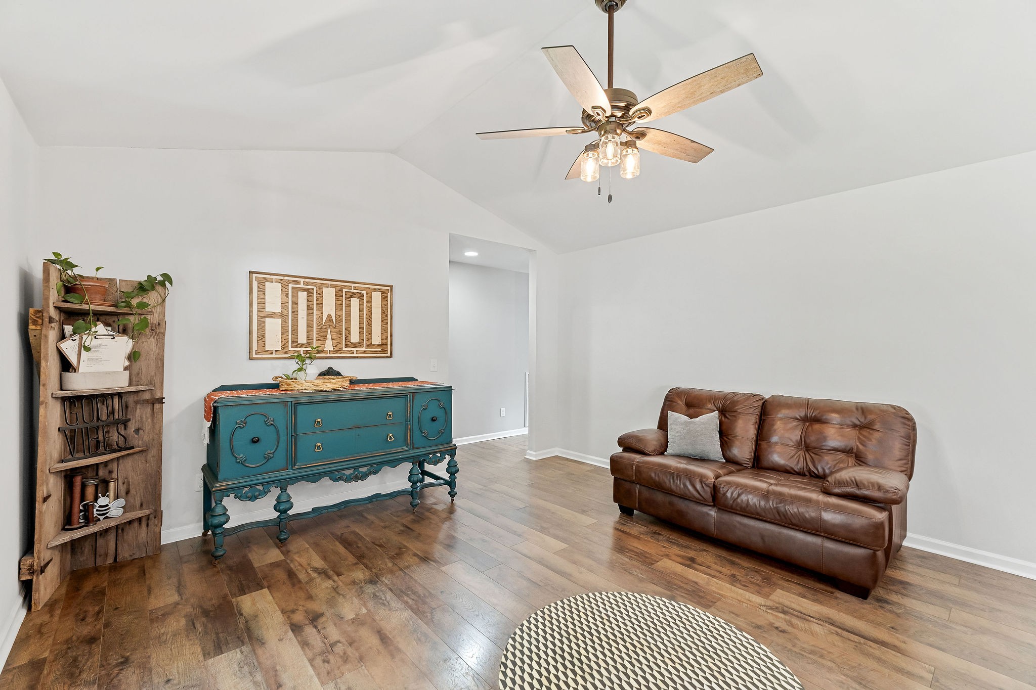 Image 7 of 75 For 260 Country Circle Drive W