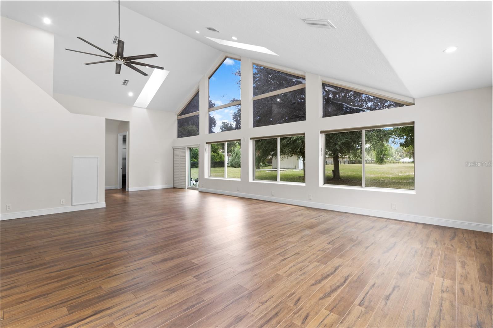Listing photo id 14 for 170 80th Street
