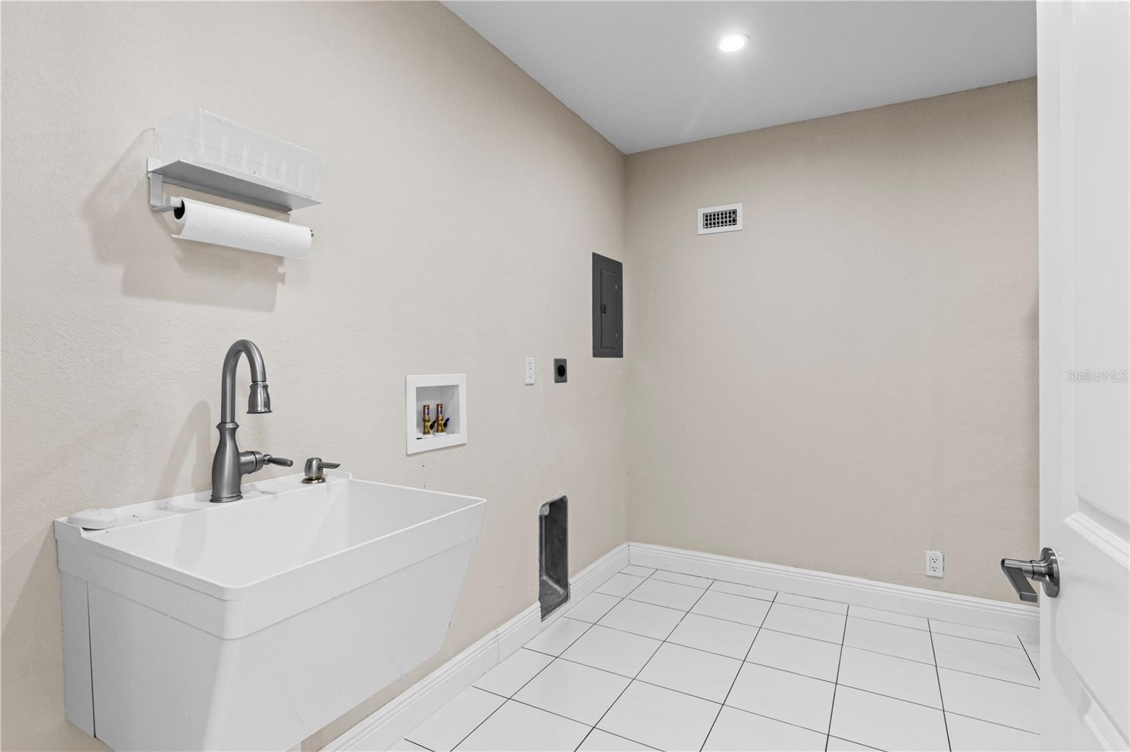 Listing photo id 19 for 170 80th Street
