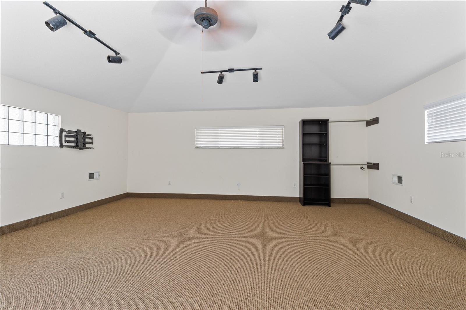 Listing photo id 30 for 170 80th Street
