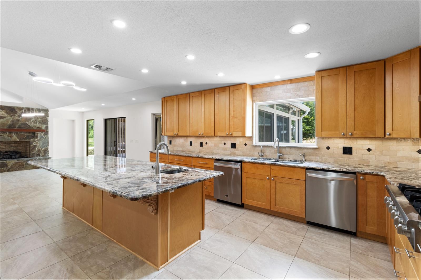 Listing photo id 6 for 170 80th Street