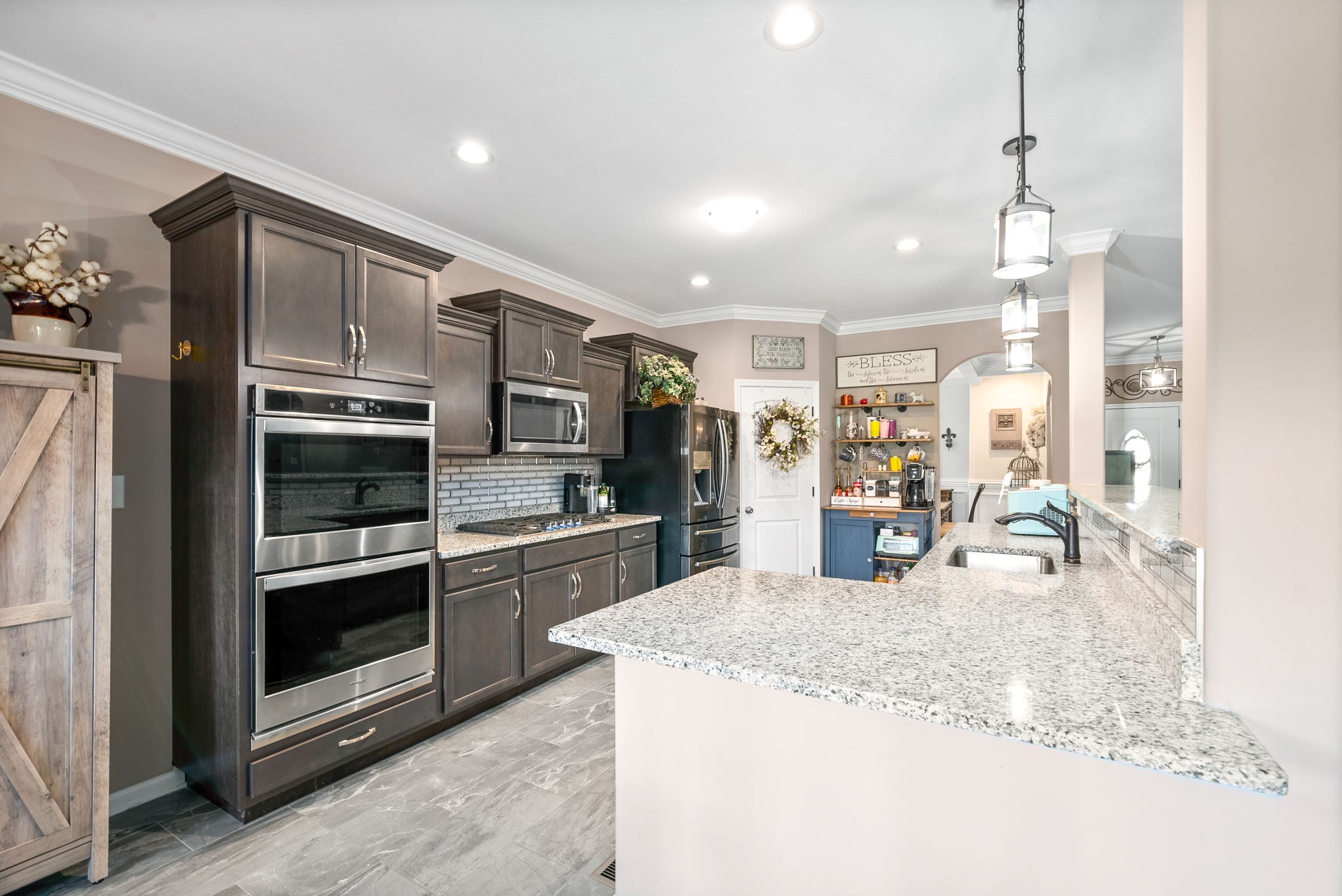Listing photo id 10 for 9065 Arcadia Way