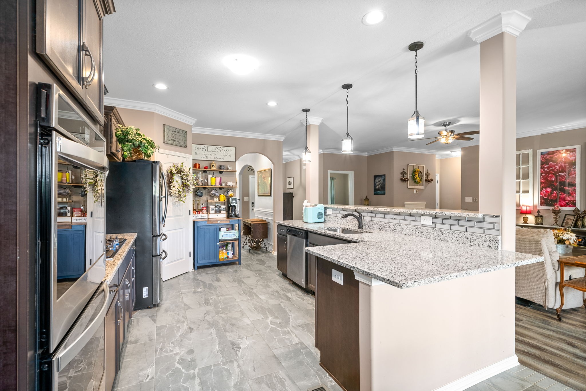 Listing photo id 11 for 9065 Arcadia Way