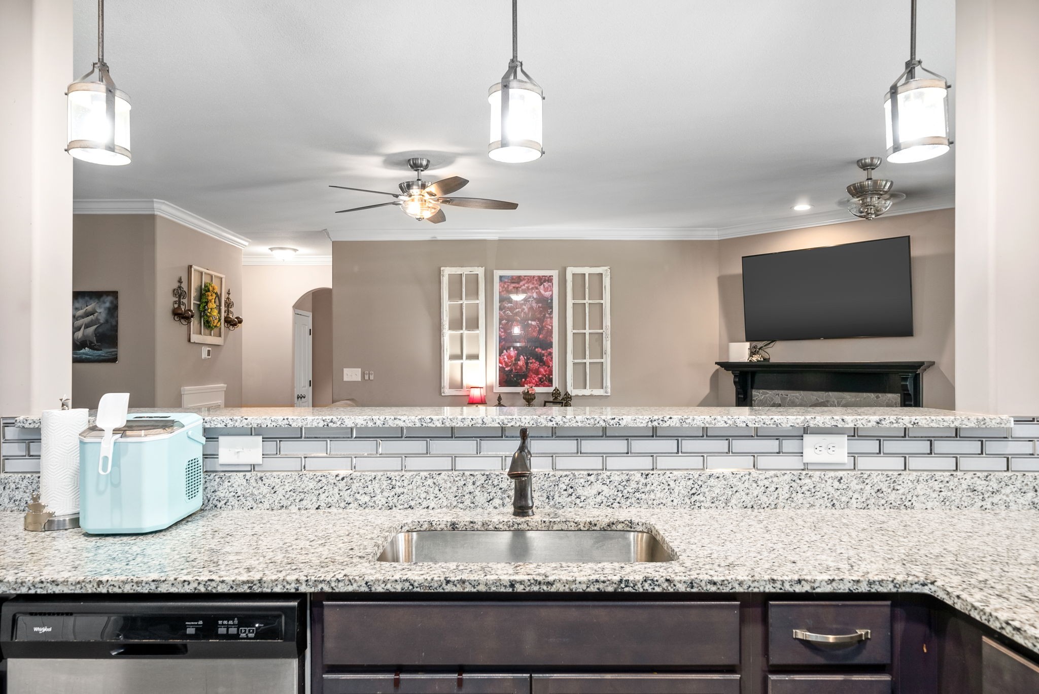 Listing photo id 13 for 9065 Arcadia Way