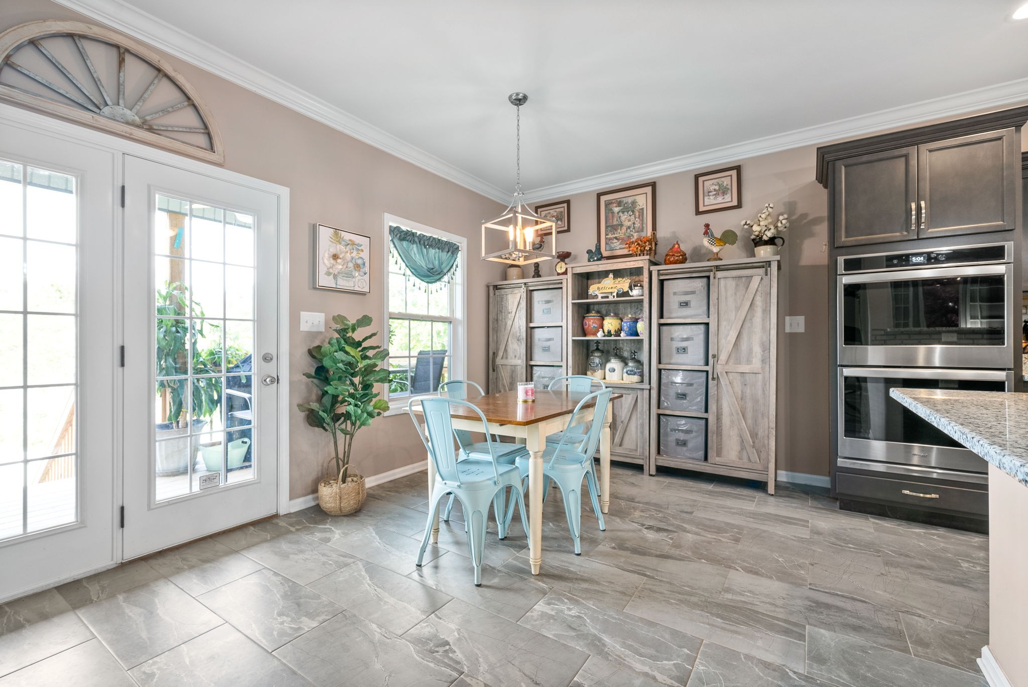 Listing photo id 14 for 9065 Arcadia Way