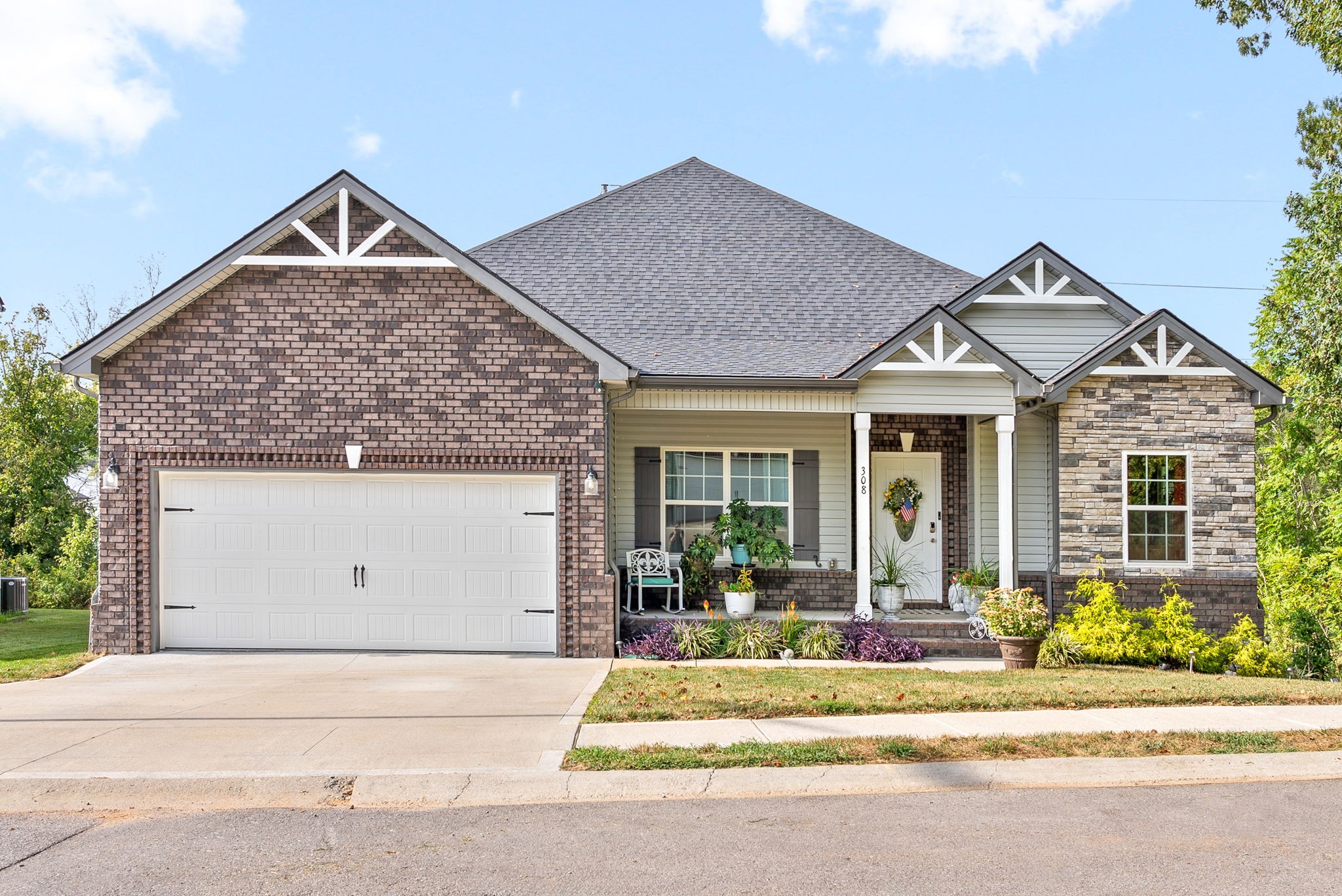 Listing photo id 0 for 9065 Arcadia Way