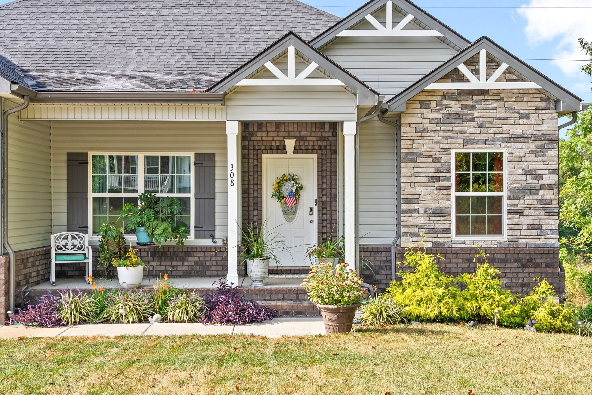 Listing photo id 2 for 9065 Arcadia Way