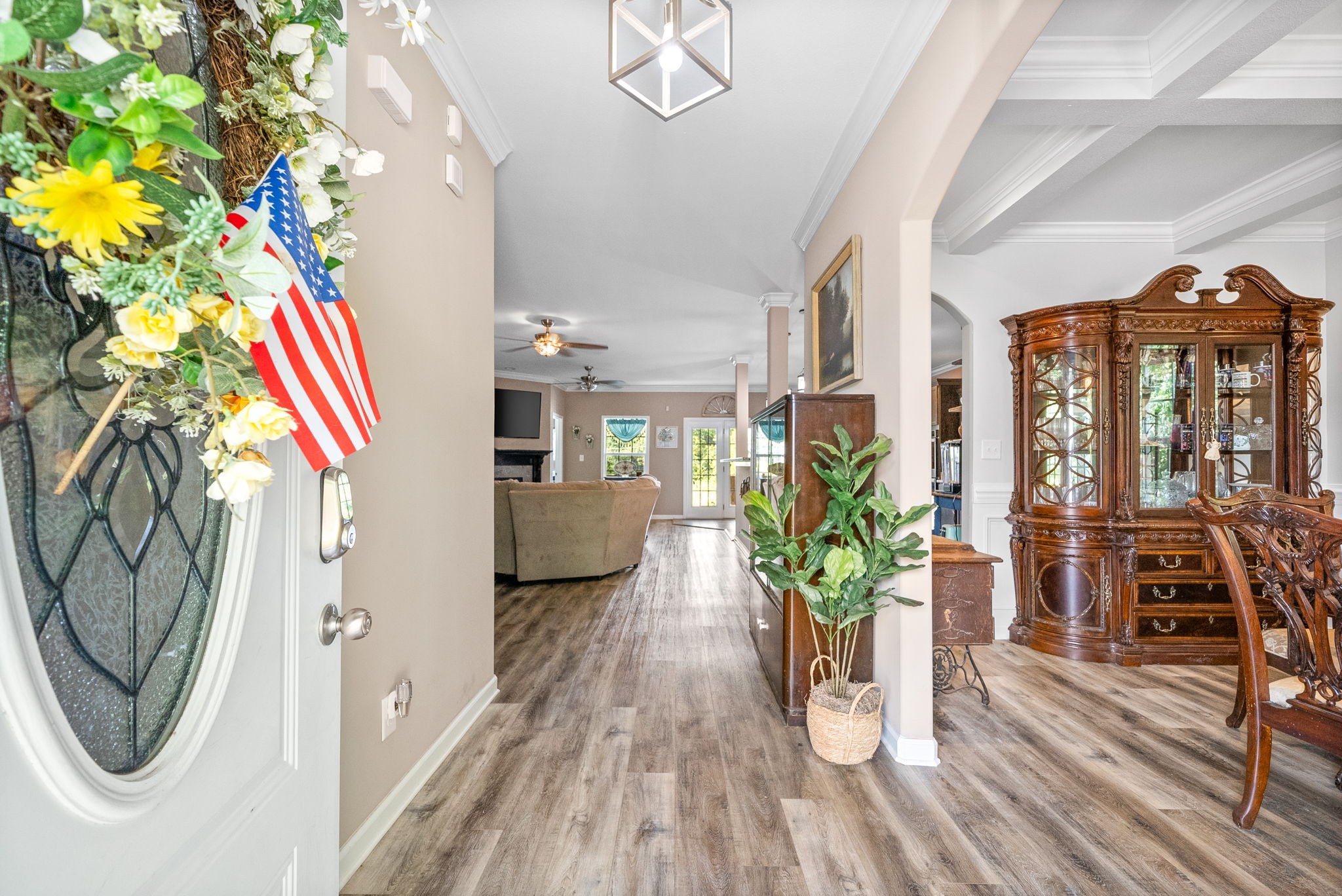 Listing photo id 3 for 9065 Arcadia Way