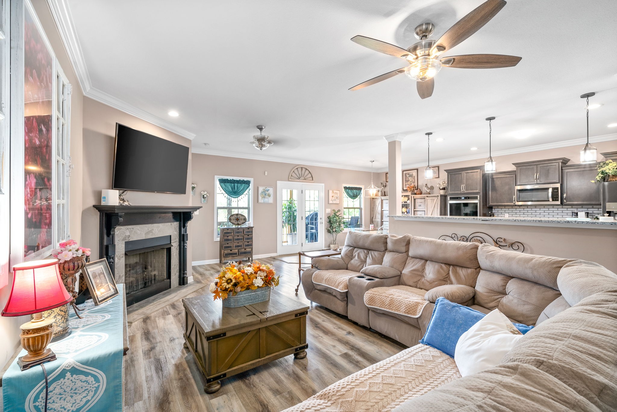 Listing photo id 7 for 9065 Arcadia Way