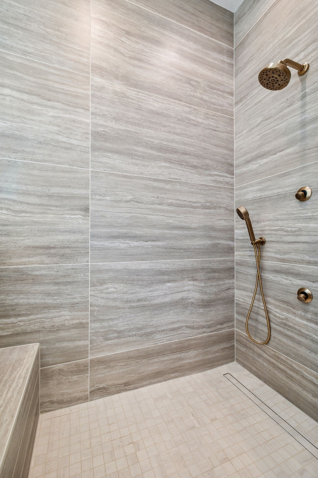 Listing photo id 32 for 8548 115th Avenue