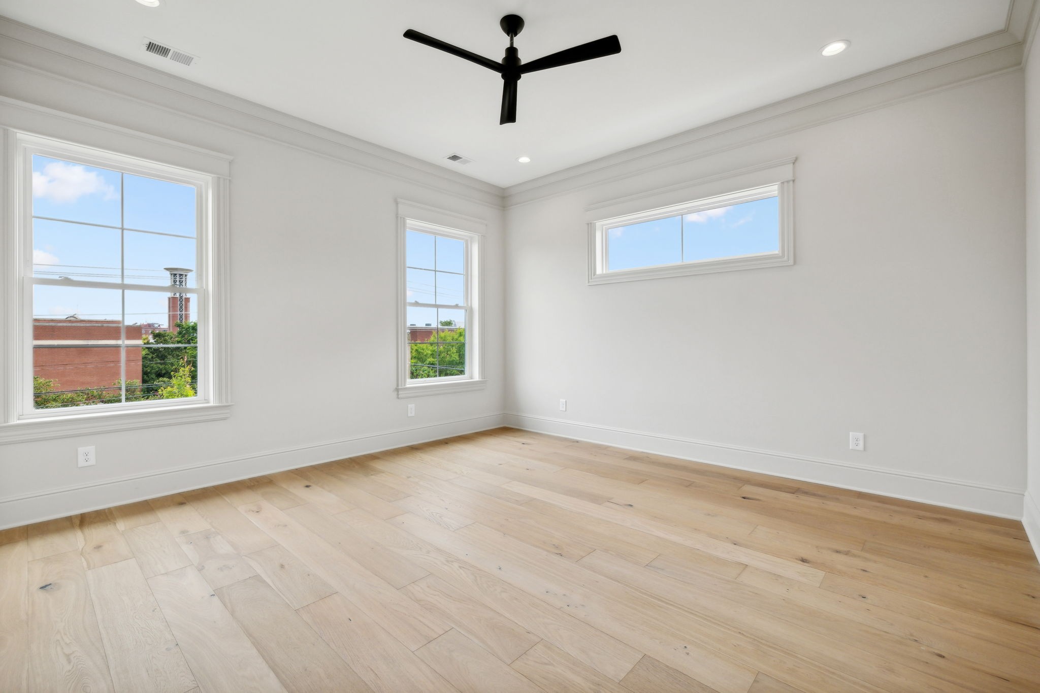 Listing photo id 33 for 8548 115th Avenue