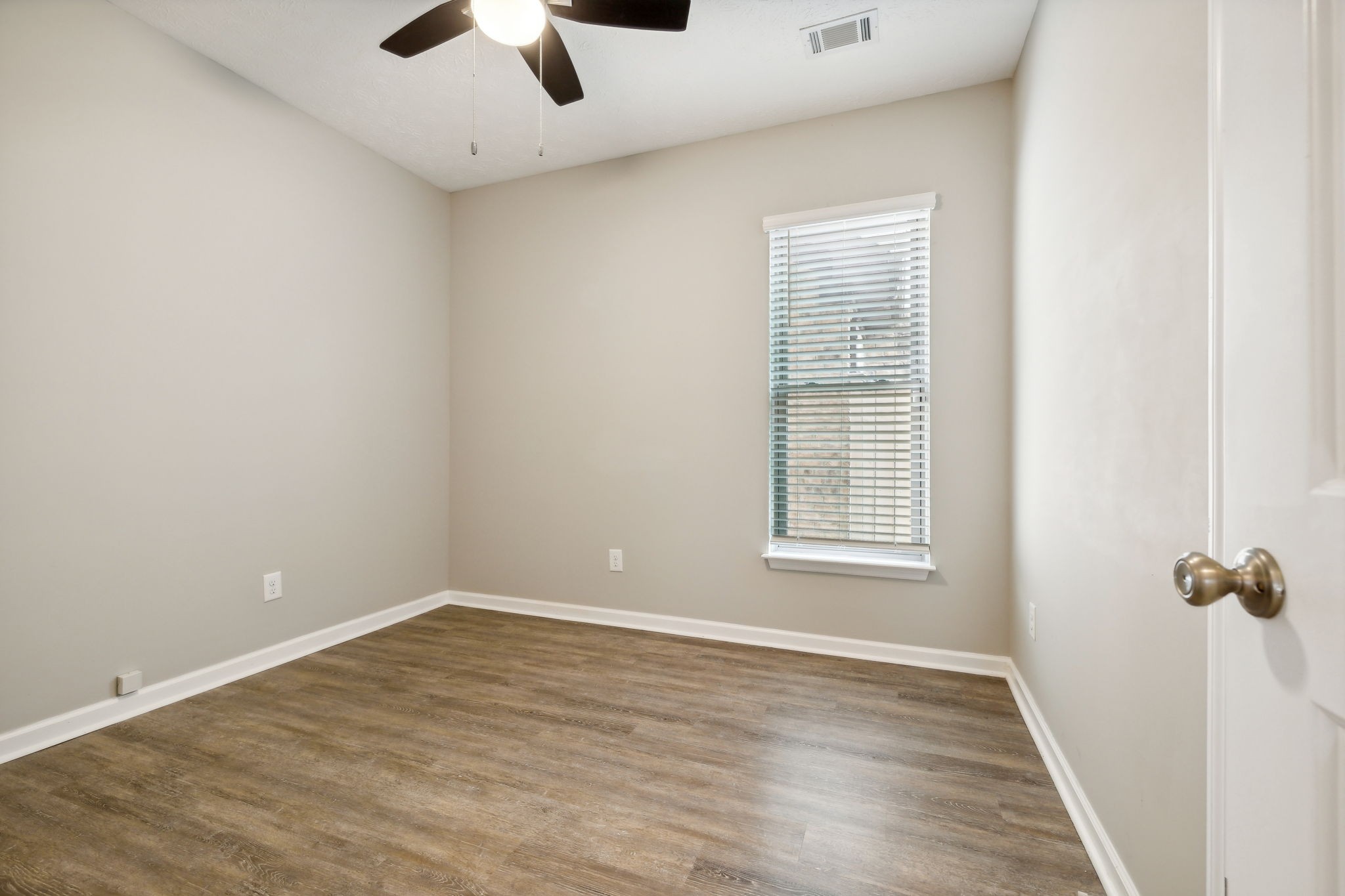 Image 18 of 21 For 10490 162nd Place Road