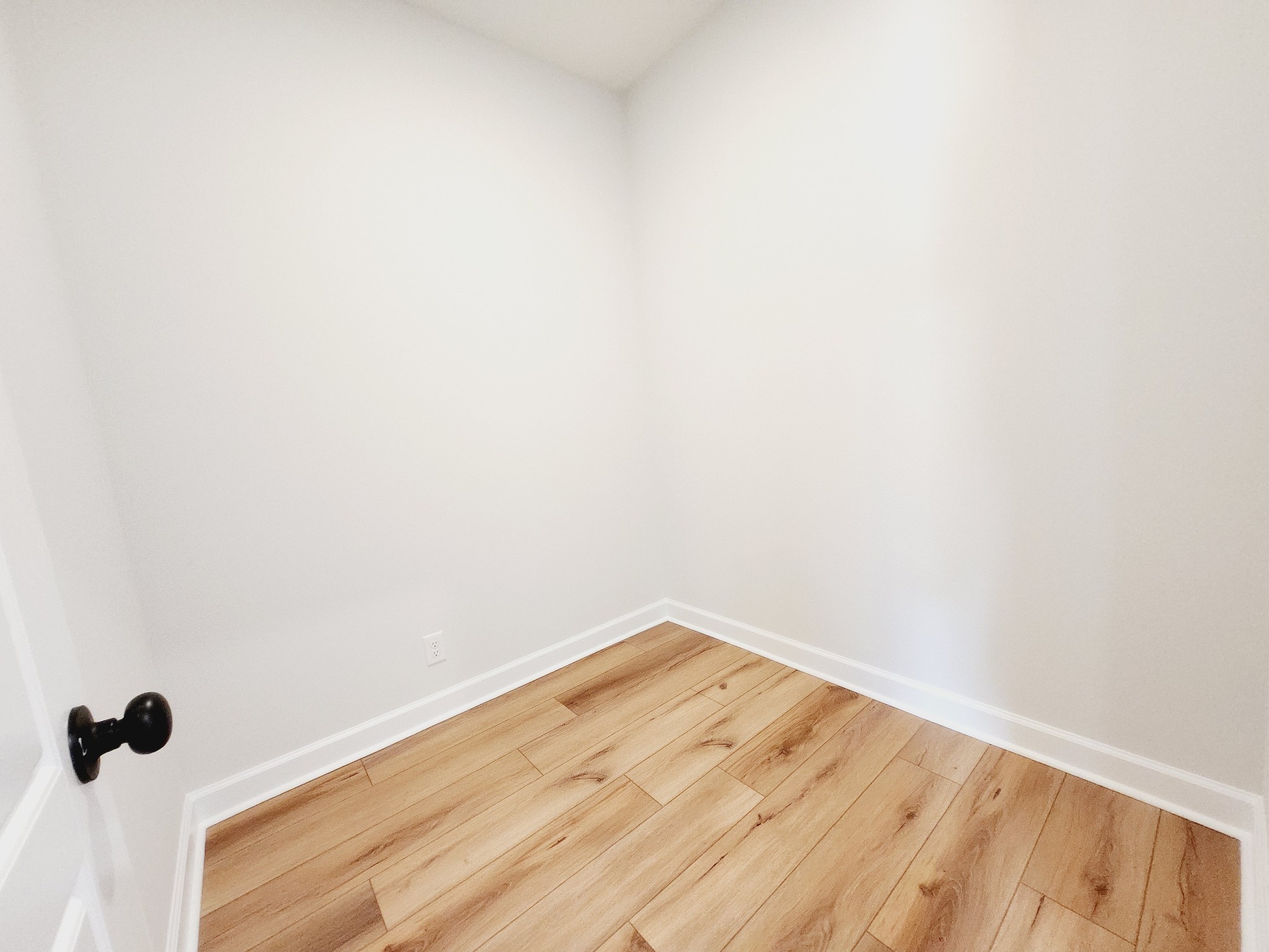Image 10 of 13 For 428 911 Street